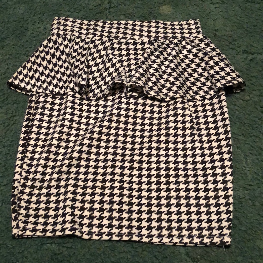 Sensational Collections Print Skirt w/ruffle